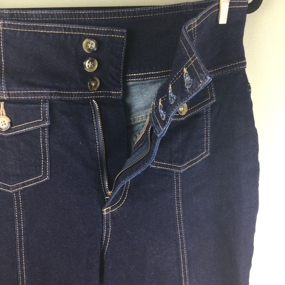 BCBGMAXAZRIA High Rise Crop Flare Jeans Size 27 - Picture 6 of 8